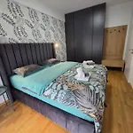 Nest On Nine Apartment *